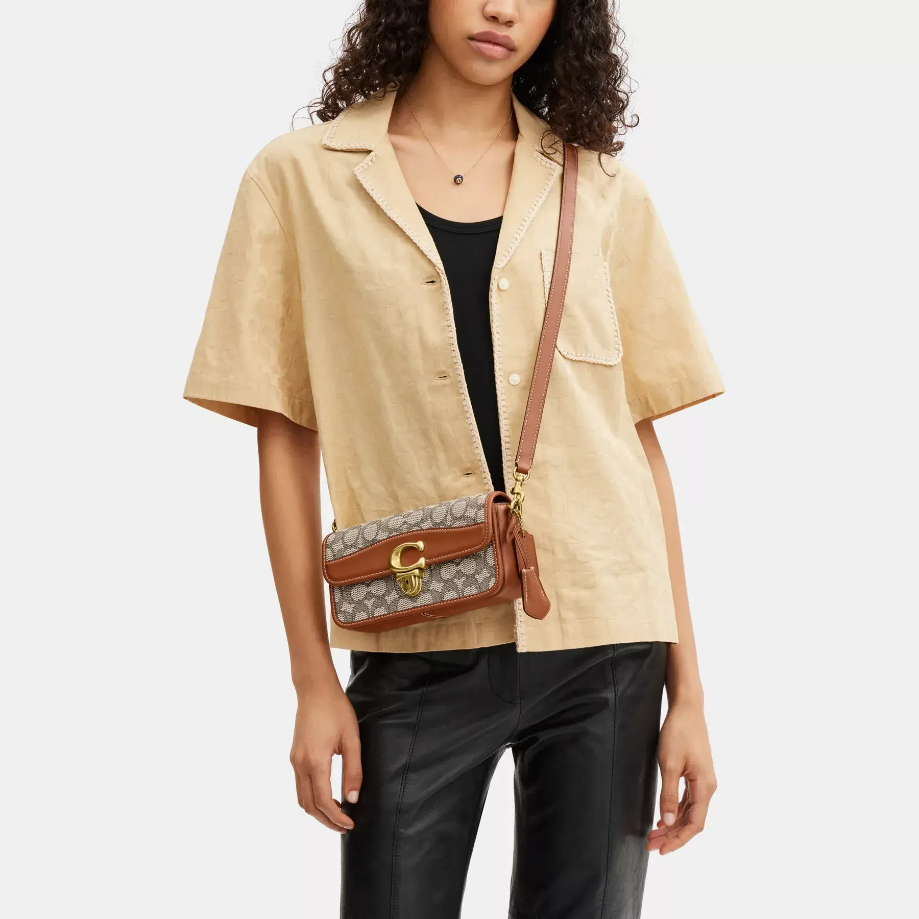 COACH Geantă Studio Baguette În Jacquard Textil Signature Amb. lustruit cacao COACH Geantă Studio Baguette În Jacquard Textil Signature Amb. lustruit cacao