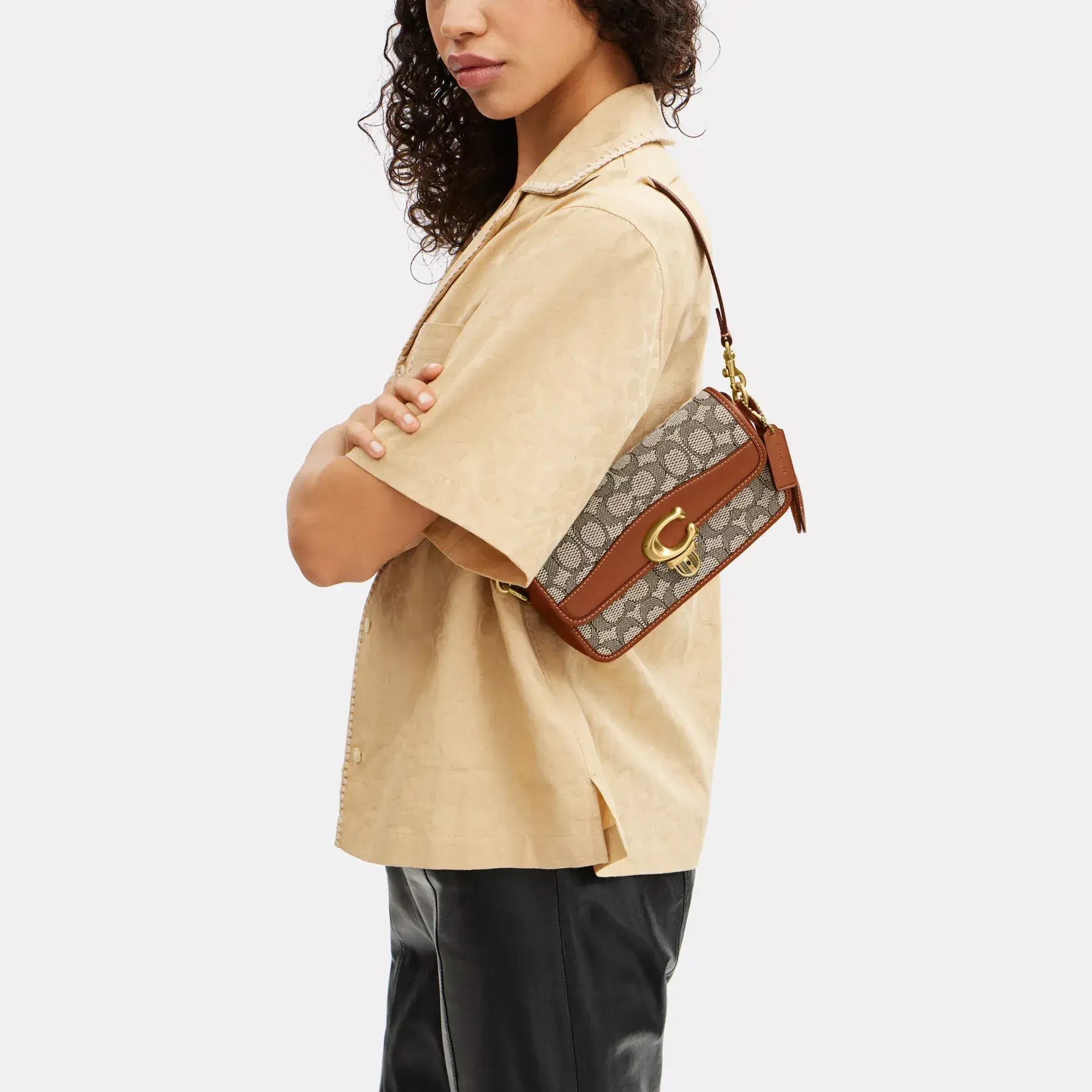 COACH Geantă Studio Baguette În Jacquard Textil Signature Amb. lustruit cacao COACH Geantă Studio Baguette În Jacquard Textil Signature Amb. lustruit cacao