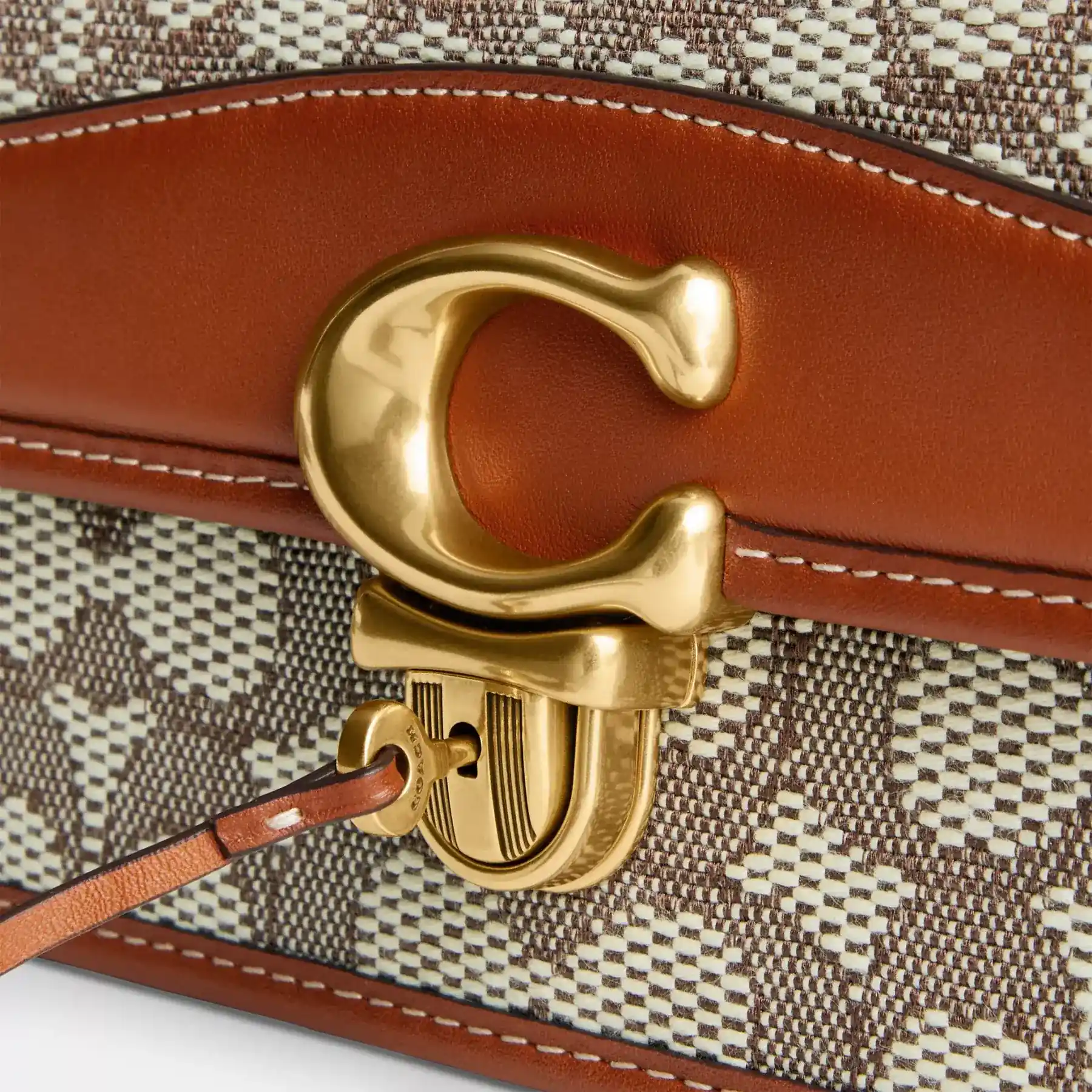 COACH Geantă Studio Baguette În Jacquard Textil Signature Amb. lustruit cacao COACH Geantă Studio Baguette În Jacquard Textil Signature Amb. lustruit cacao